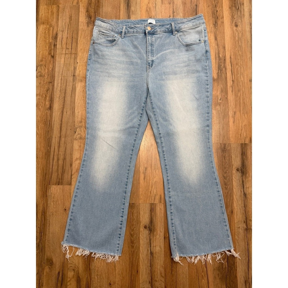 Time and Tru Plus Size 20 Light Wash Cropped Flare Jeans Raw Hem Stretch - Picture 3 of 8